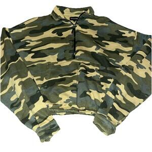 PrettyLittleThing Camouflage Fleece 1/4 Zip Cropped Sweatshirt Women’s Medium